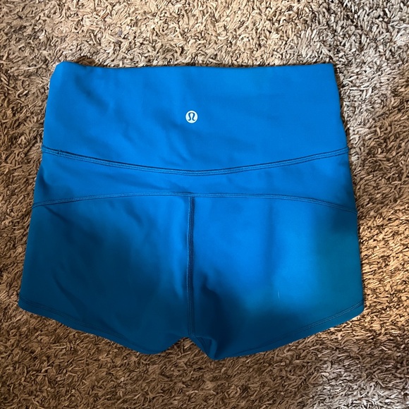 Womens size 6 Lululemon shorts - Picture 1 of 4
